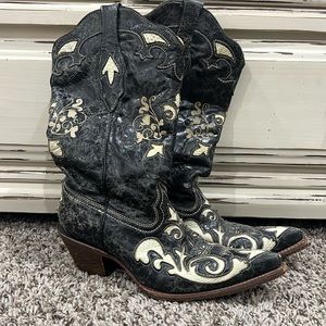 Corral Vintage with genuine Lizard bone colored inlay